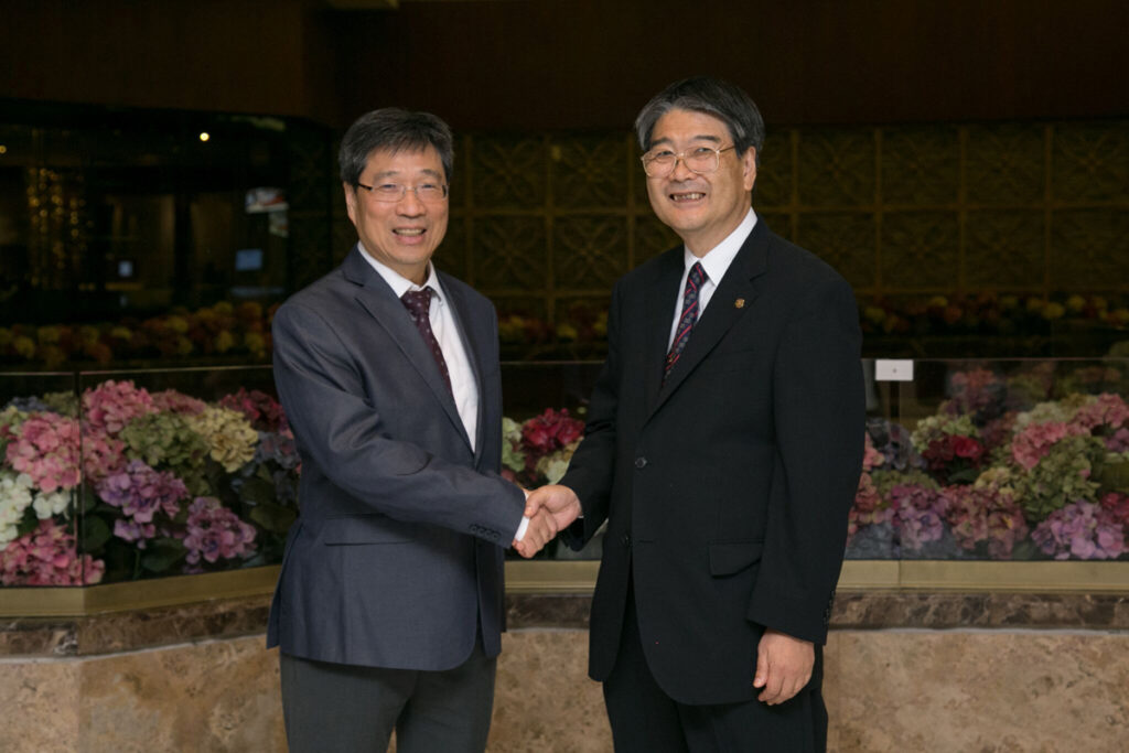 Dr. Hiroyuki Uchida, Director of the Clean Energy Research Center at Yamanashi University, was awarded the title of ECS Fellow. October 2018